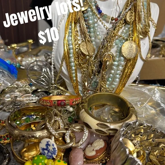 Vintage to now Jewelry Set bundles lots show.$10 minimum bid start price